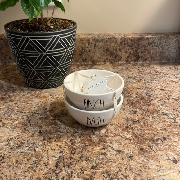 Rae Dunn 2018 White Pinch and Dash Bowl Set - Picture 1 of 2